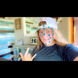 Meet your Posher, Hally